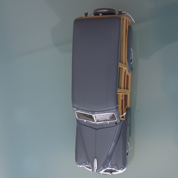 Maisto 1948 Chevrolet Fleetmaster Woody Wagon 1/18 Scale Die Cast Model Car - Picture 10 of 10